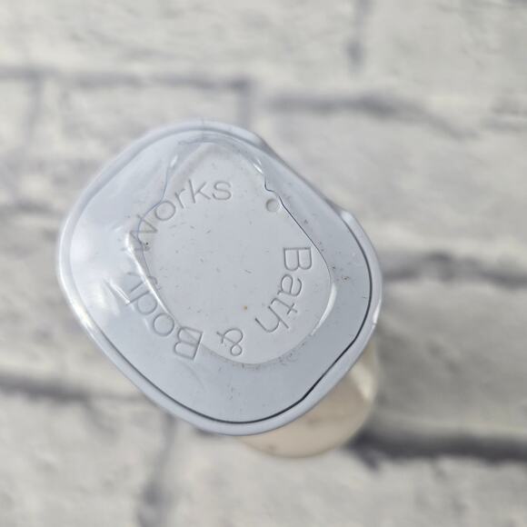 Sealed Bath and Bodyworks Winter Candy Apple 24 Hour Body Lotion 8oz Shea Butter - Picture 4 of 8